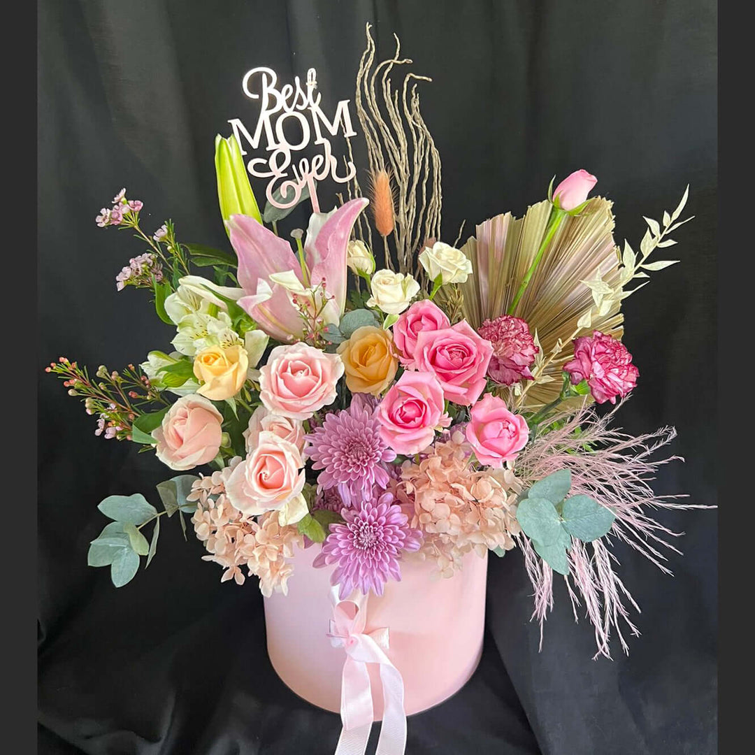 Mothers-Special-Flower-Mix-in-Box-DodoMarket-delivery-Mauritius-closeup