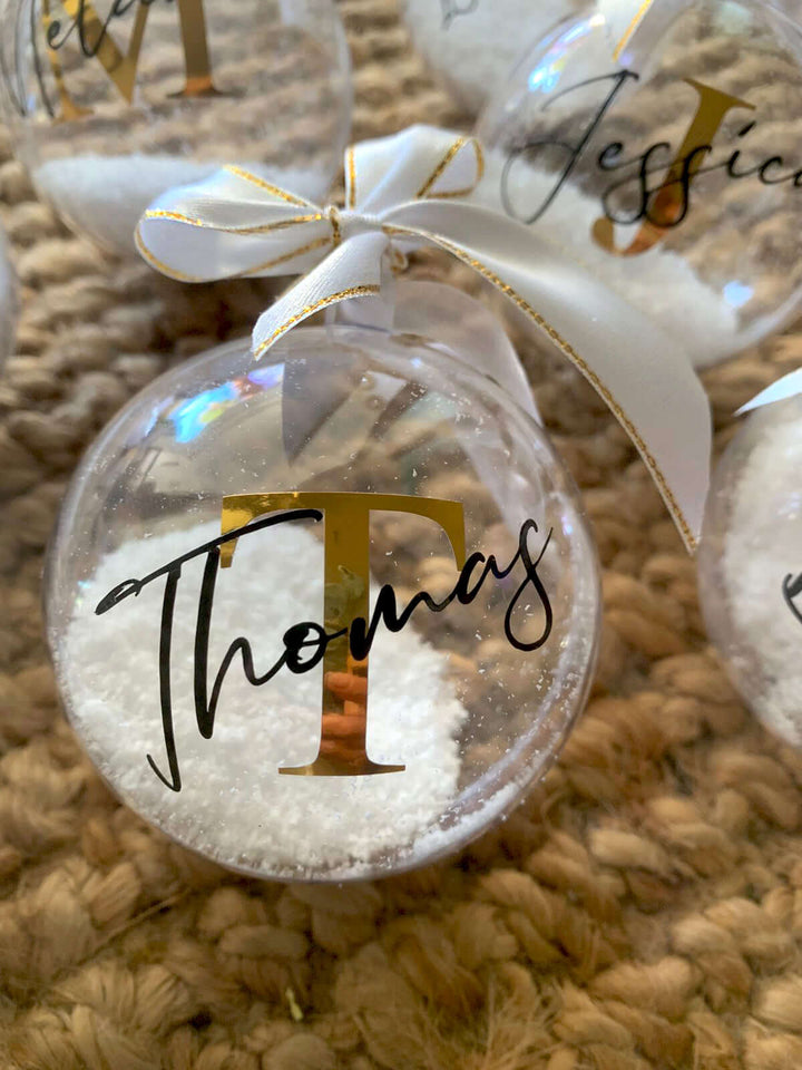 Personslized-Christmas-tree-bubbles-Name-snow-inside-DodoMarket-delivery-Mauritiu