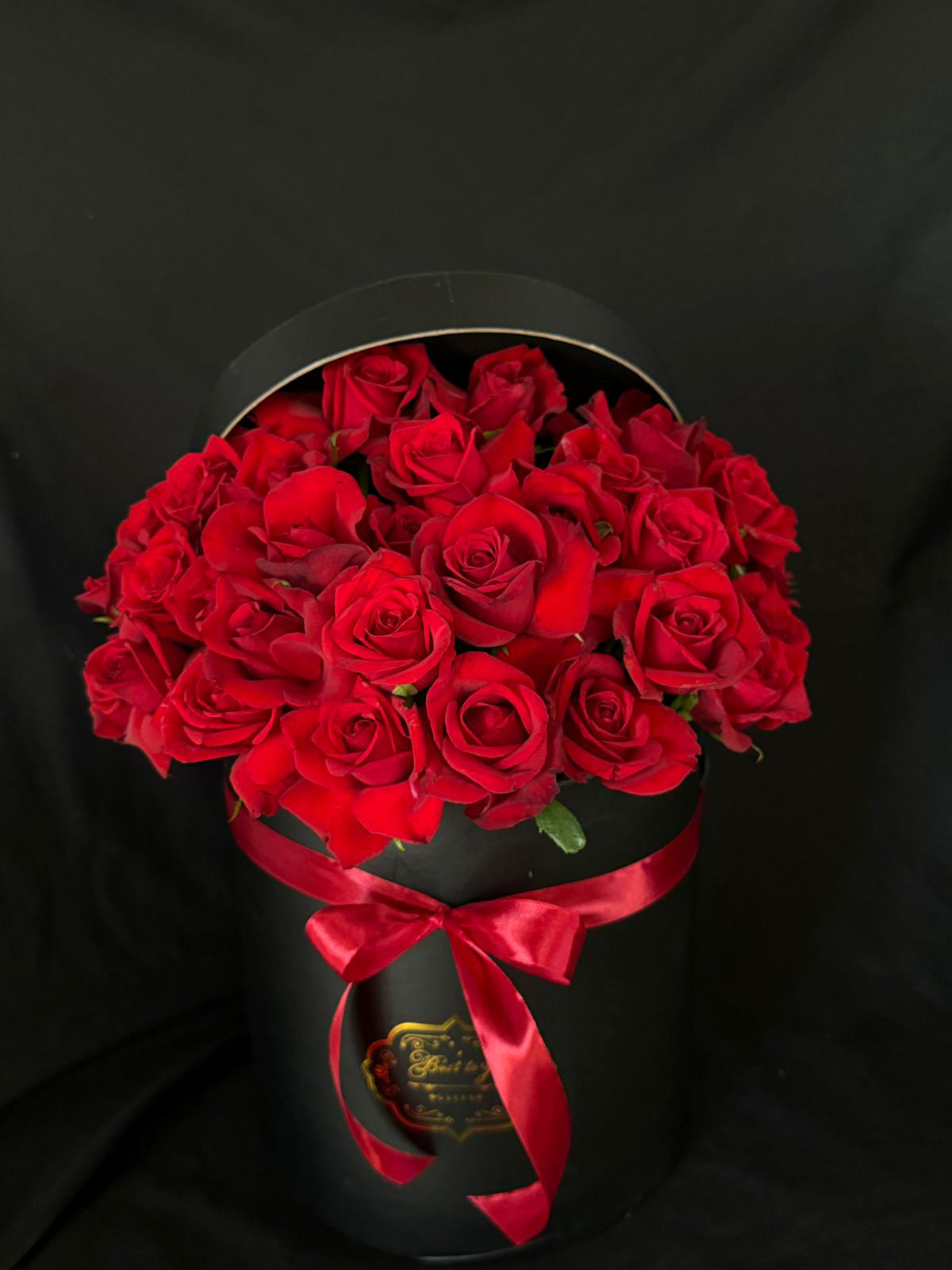 Red-roses-black-box-XL-DodoMarket-delivery-Mauritius