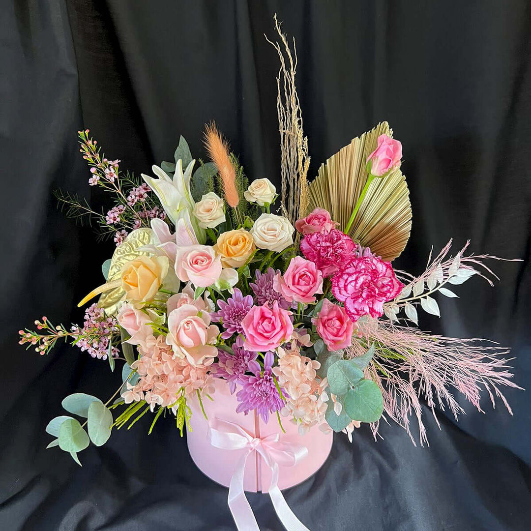 Surprise-Flower-Mix-in-Box-Lindt-choco-DodoMarket-delivery-Mauritius