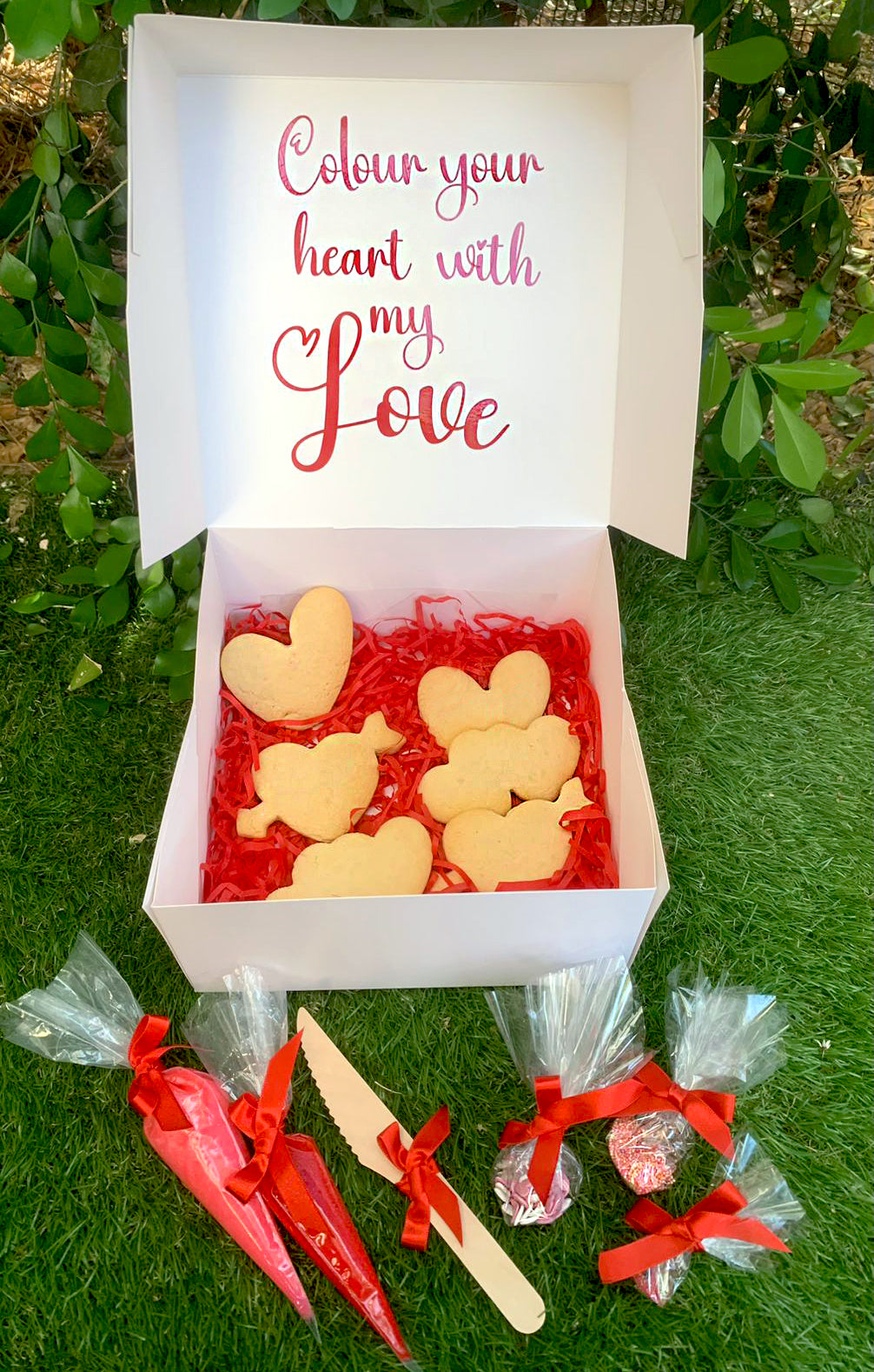 Valentines-Smile-Box-cookies-hearts-Decor-Kit-DodoMarket-delivery-Mauritius