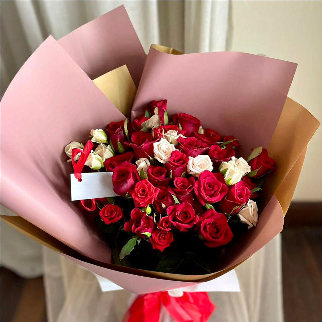 Velvet-Romance-Rose-Bouquet-for-her-Large-DodoMarket-delivery-Mauritius