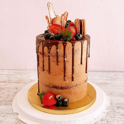Chocolate-Macaron-Cake-Birthday-Daydream-with berries