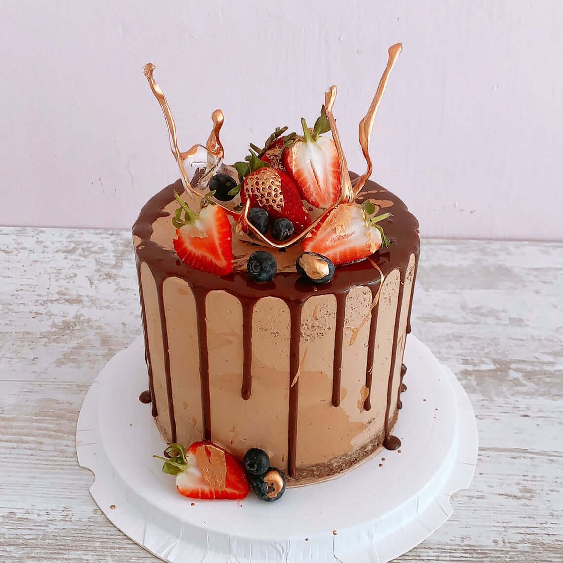 DodoMarket-Chocolate-Cake-berries-macaroons-vegetarian