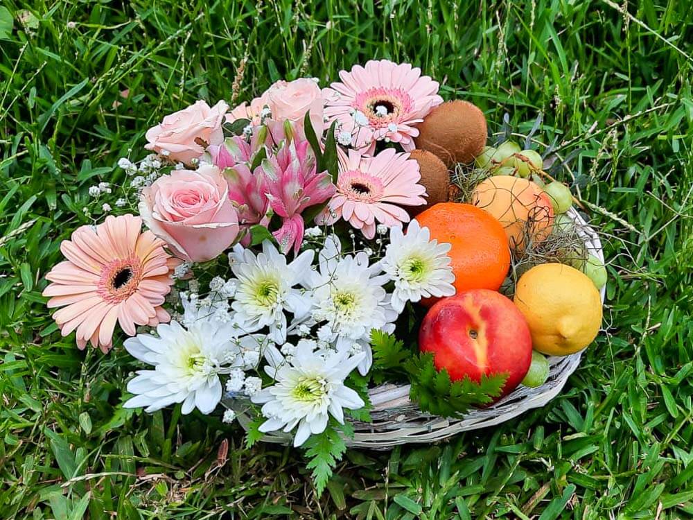 Happy-Day-Fruits-Flowers-Basket-Gift-hamper-Dodomarket-delivery-Mauritius