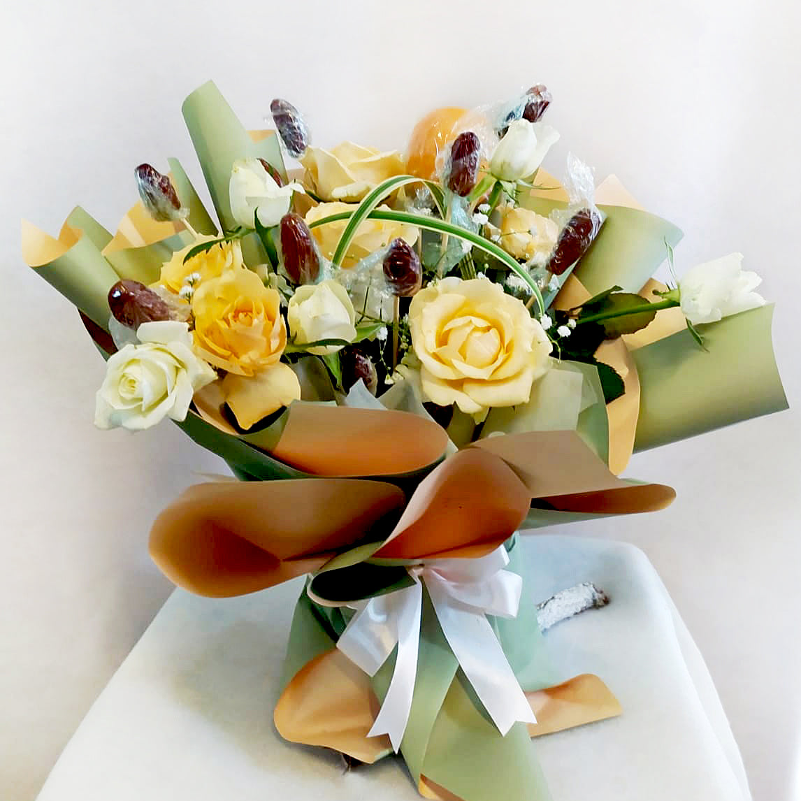 Flowers & Fruits Bouquet Ramadan Kareem delivery Mauritius