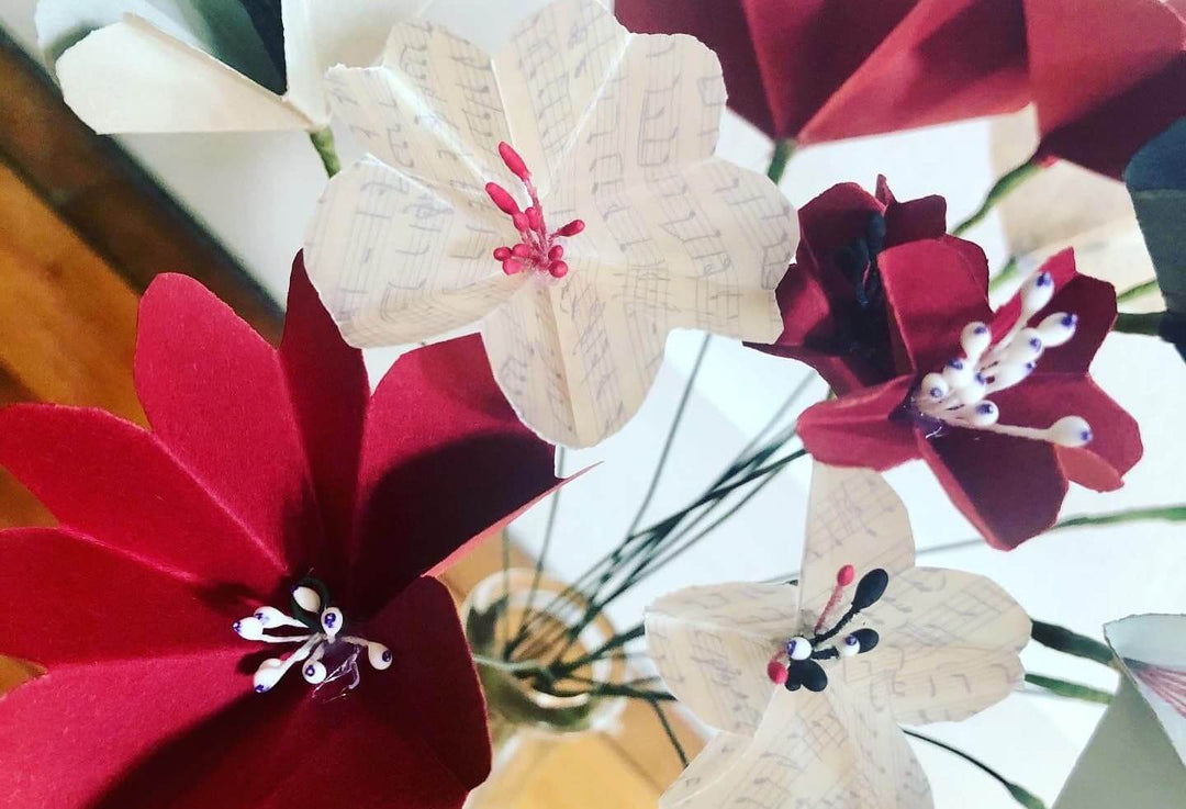 Fresh roses and flower bouquets from the best Mauritius florists delivered same day!