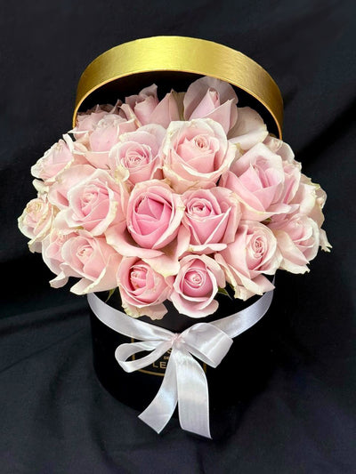 25-blush-pink-roses-black-box-Large-DodoMarket-delivery-Mauritius