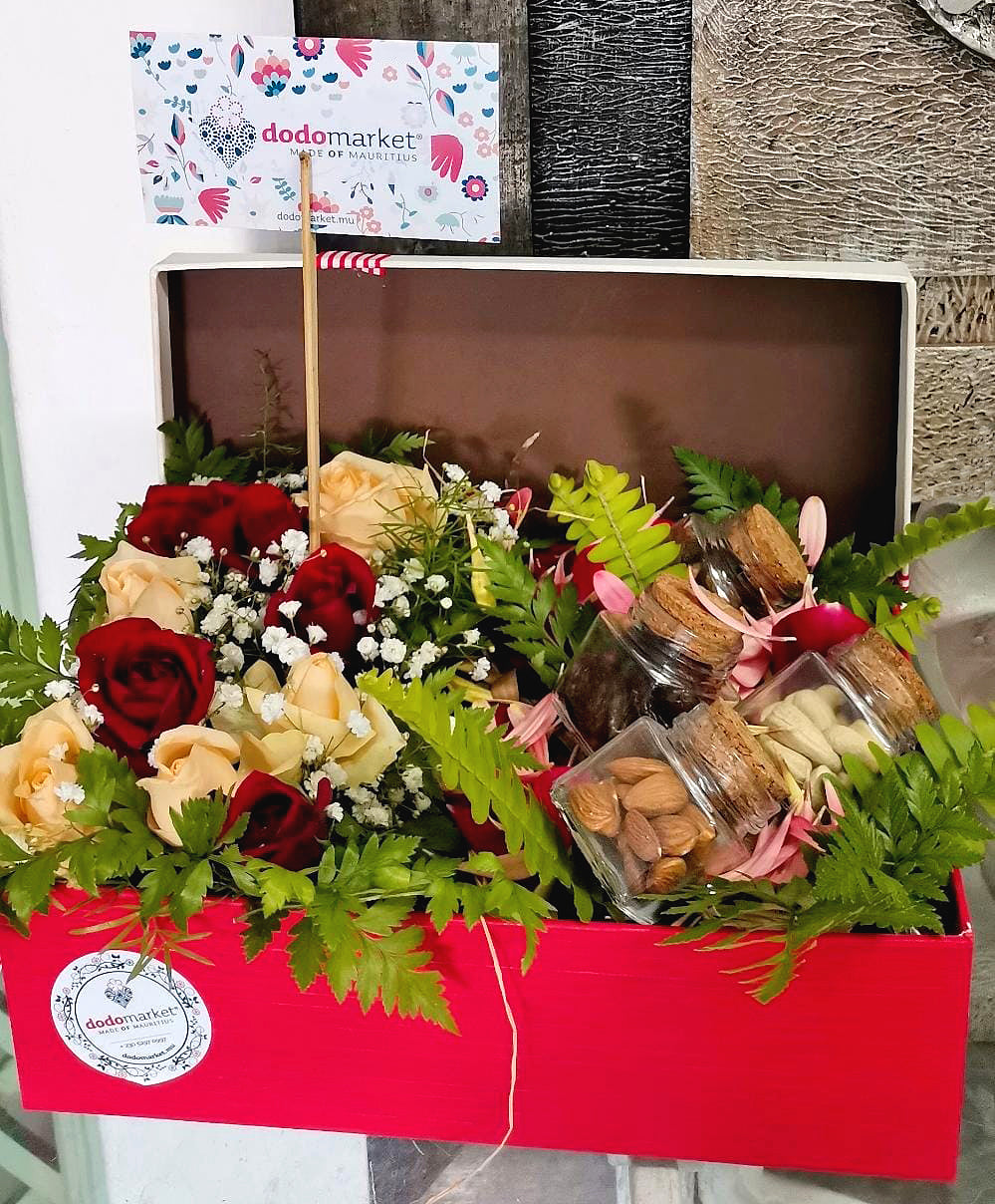 Alhadaya-Hamper-gift-box-Flowers-fruits-nuts-DodoMarket-delivery-Mauritius
