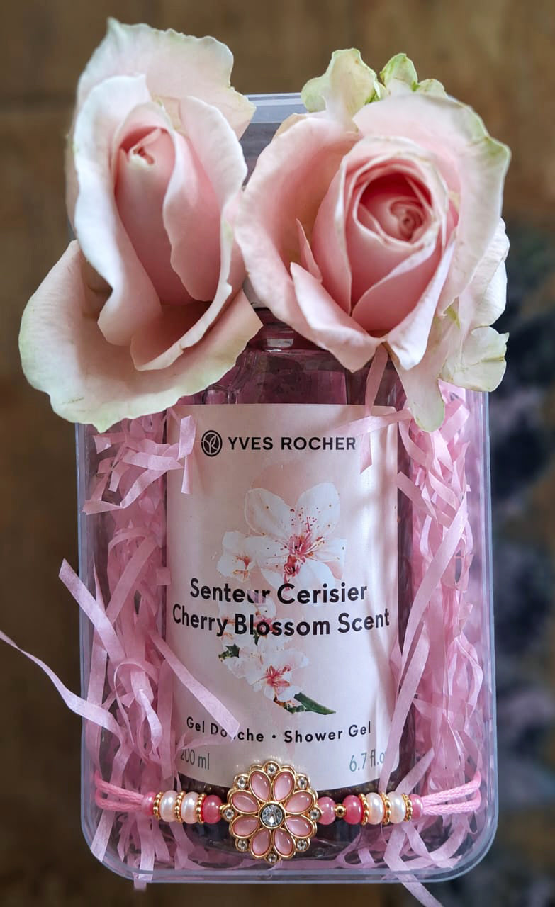Bath-blooms-and-Rakhi-bonds-for-her-gift-box-DodoMarket-delivery-Mauritius