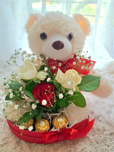 Bear-Mini-Hugs-white-roses-Valentines-Hamper-DodoMarket-delivery-Mauritius