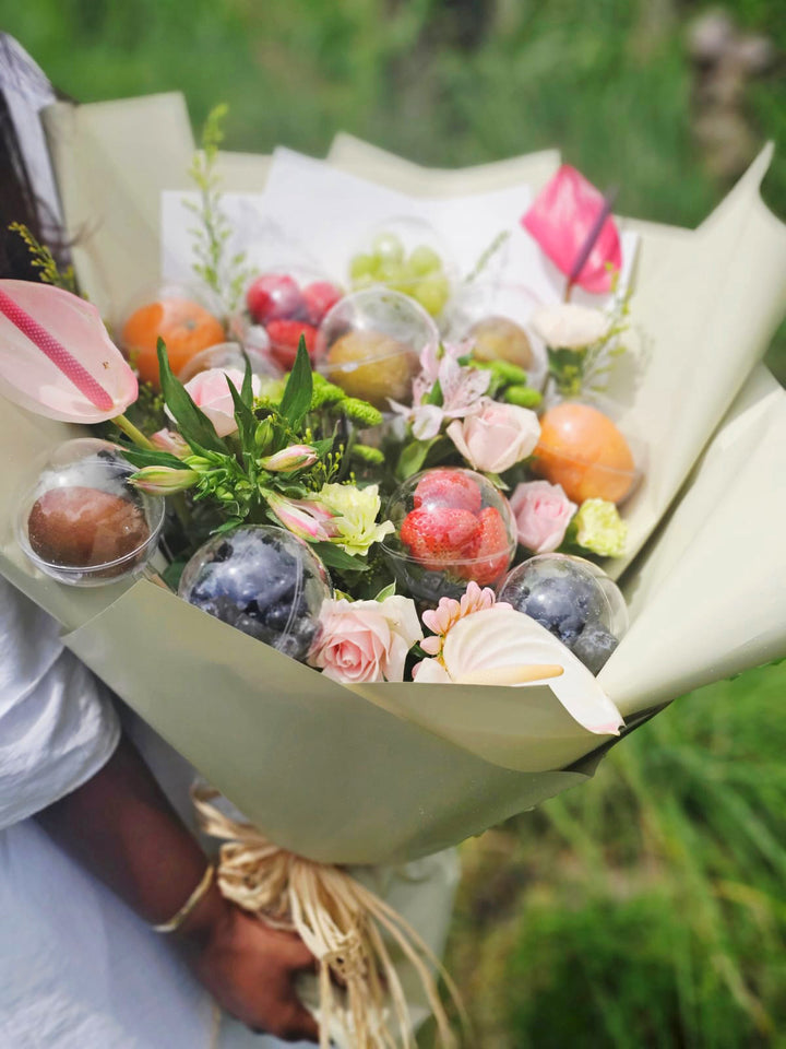 Blooming-Bounty-Fruit-Bouquet-in-hands-DodoMarket-delivery-Mauritius