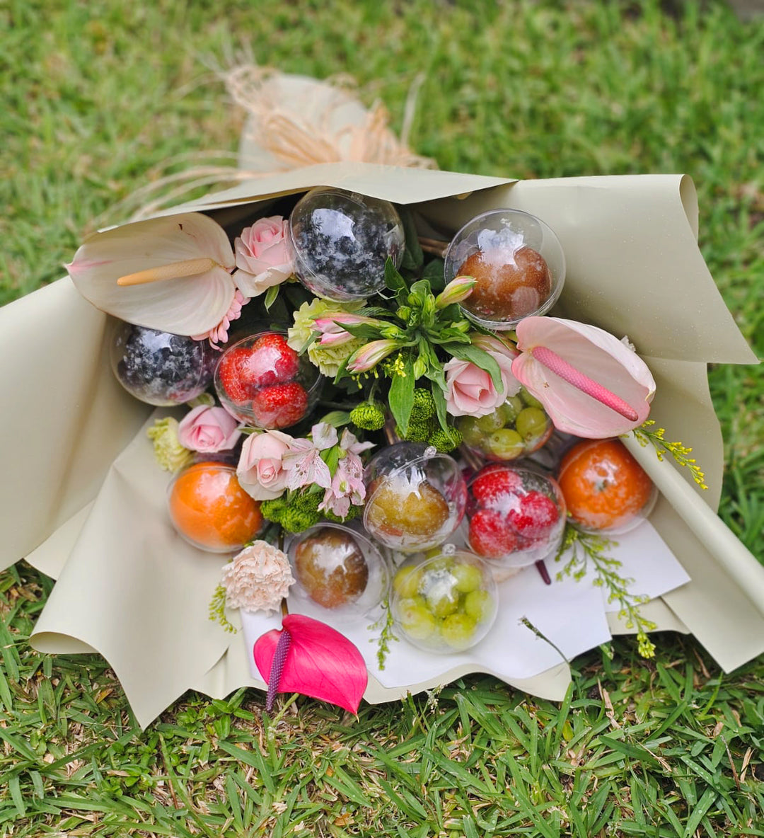 Blooming-Bounty-Fruit-on-grass-Bouquet-DodoMarket-delivery-Mauritius
