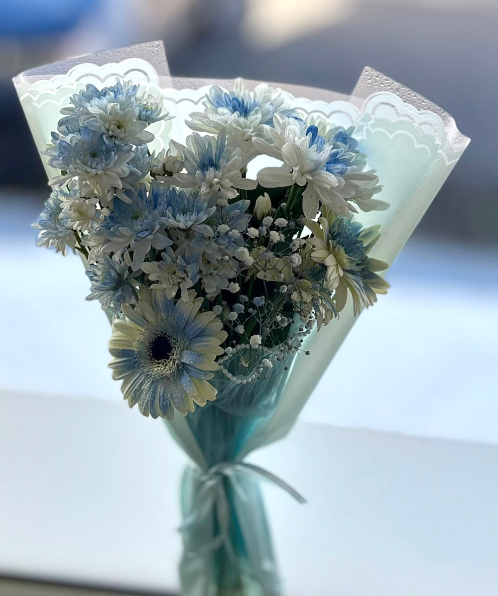 Blue-harmony-bouquet-standing-DodoMarket-delivery-Mauritius
