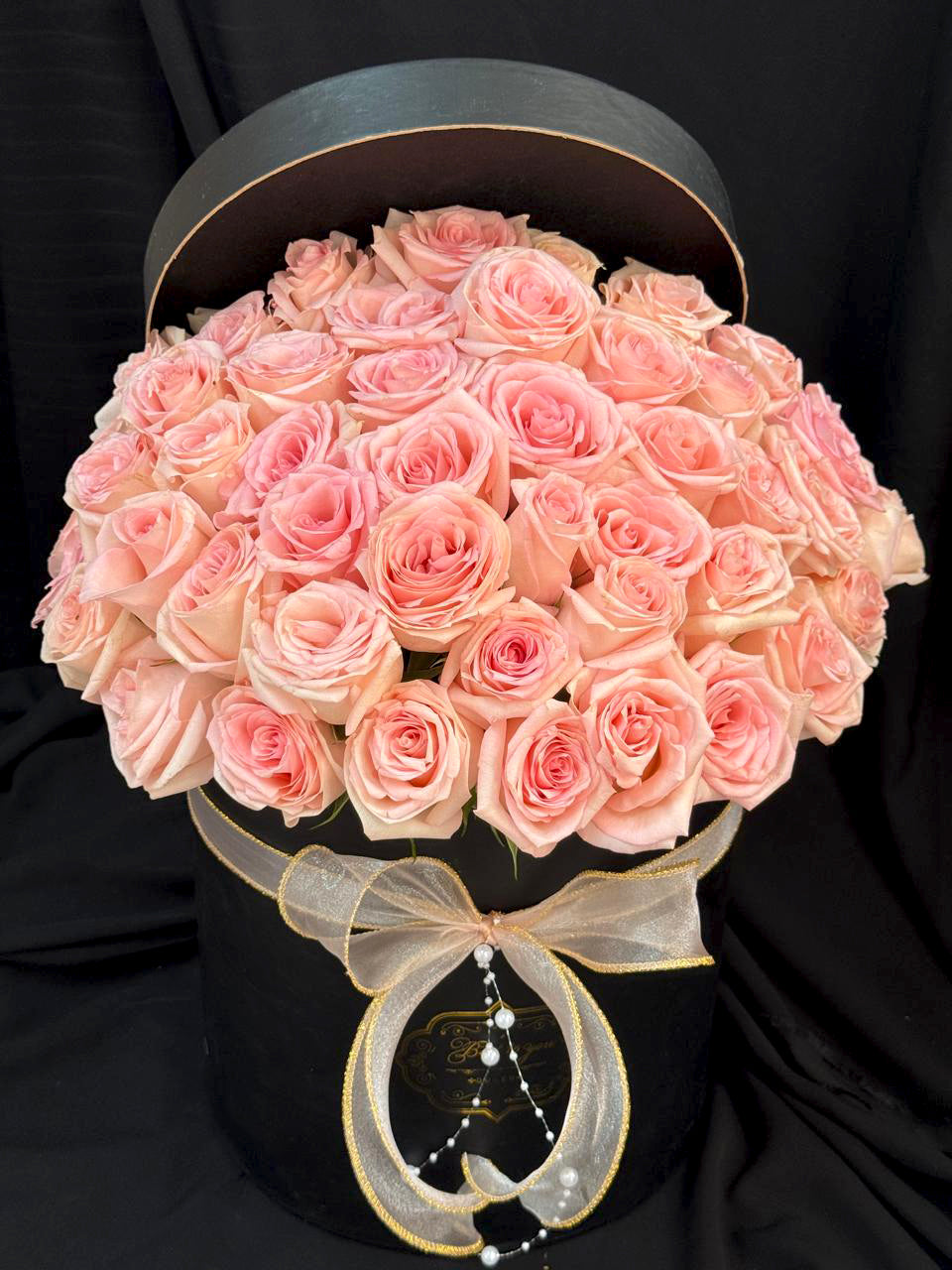 Blush-pink-50-roses-black-box-Super-Large-DodoMarket-delivery-Mauritius