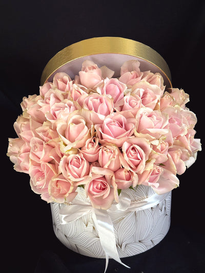 Blush-50-roses-white-box-Super-Large-DodoMarket-delivery-Mauritius