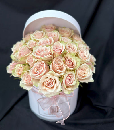 Blush-roses-white-box-XLarge-DodoMarket-delivery-Mauritius-Mothers-Day