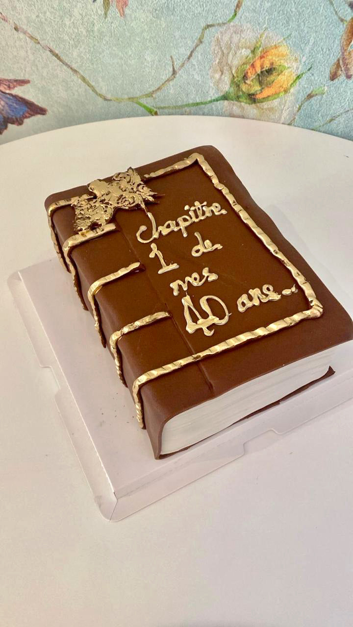Book-Cake-on-table-40-years-DodoMarket-delivery-Mauritius