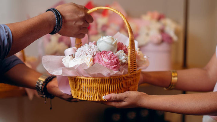 Charlotte-Skin-Flower-Candle-Basket-DodoMarket-delivery-Mauritius