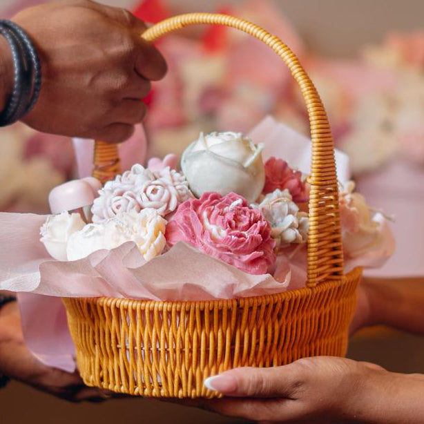 Charlotte-Skin-Flower-Candle-Basket-closer-DodoMarket-delivery-Mauritius