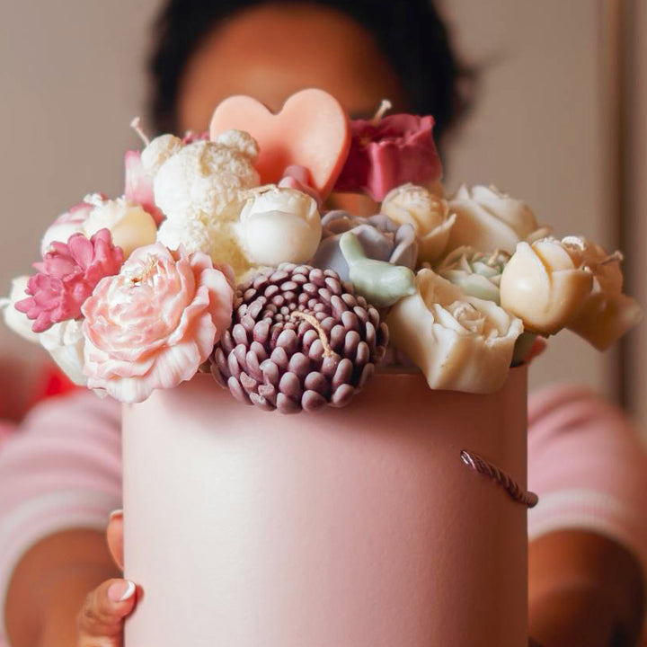 Charlotte-Skin-Pink-Box-Candle-Bouquet-closer-DodoMarket-delivery-Mauritius