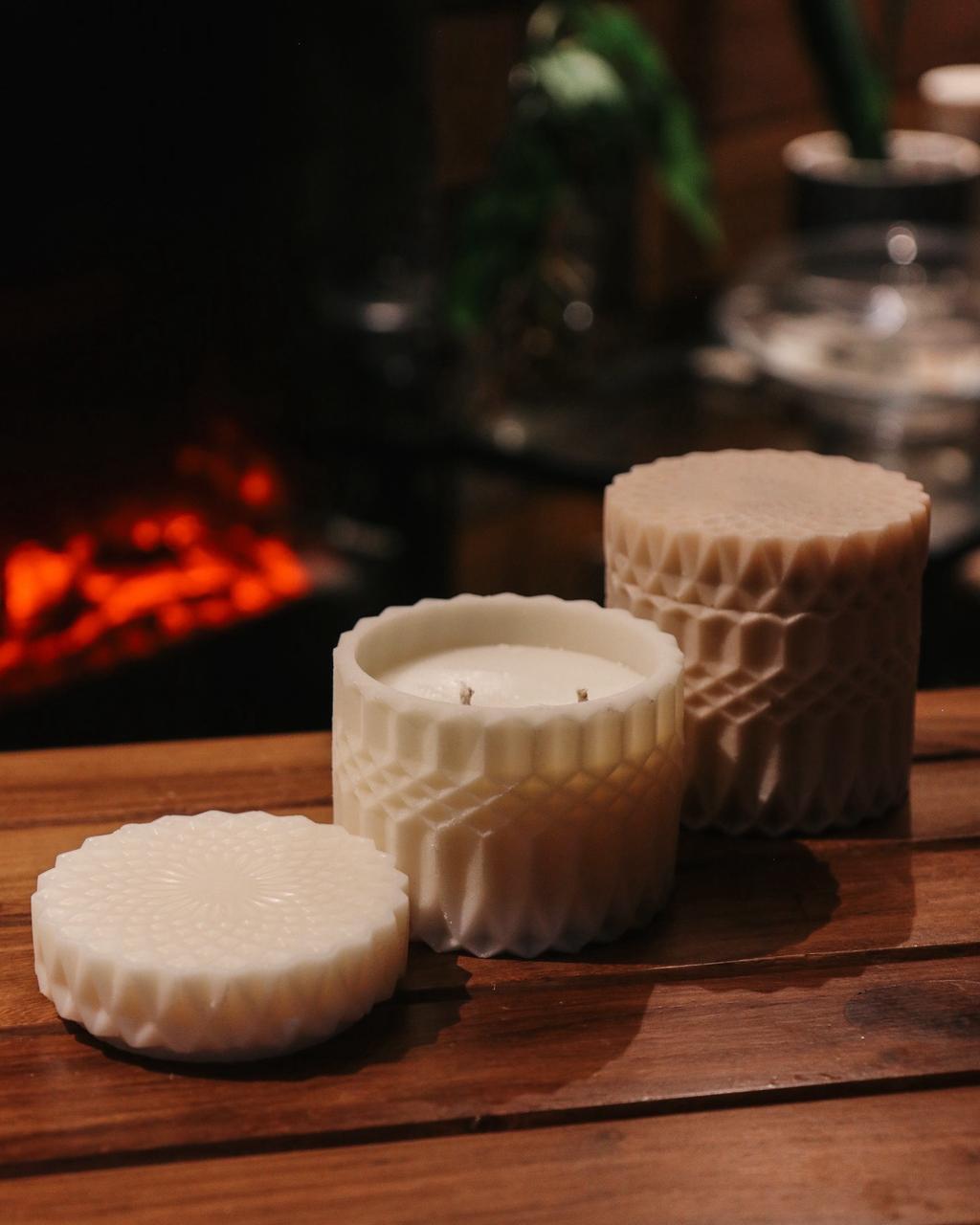 Charlotte-Skin-Timeless-Aura-Candle-Rhombic-Collection-DodoMarket-delivery-Mauritius