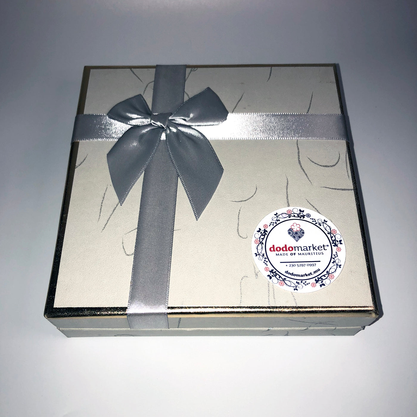 Chocolate-Box-assorted-Silver-small-Christmas-Gift-DodoMarket-Delivery-Mauritius