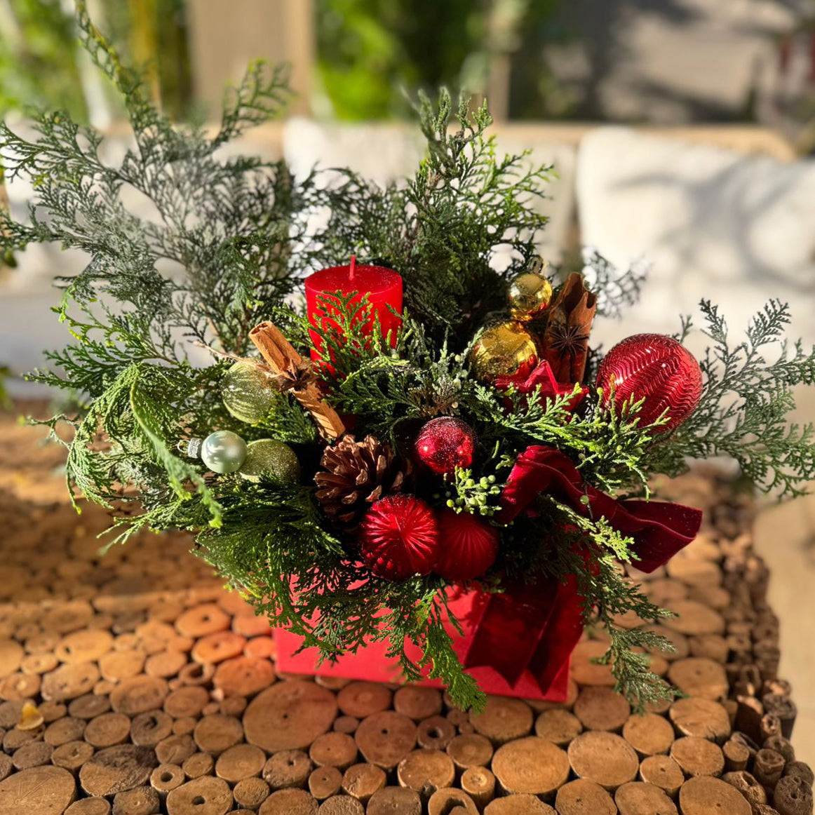 Christmas-Decorative-Gift-arrangement-closer-Dodomarket-delivery-Mauritius