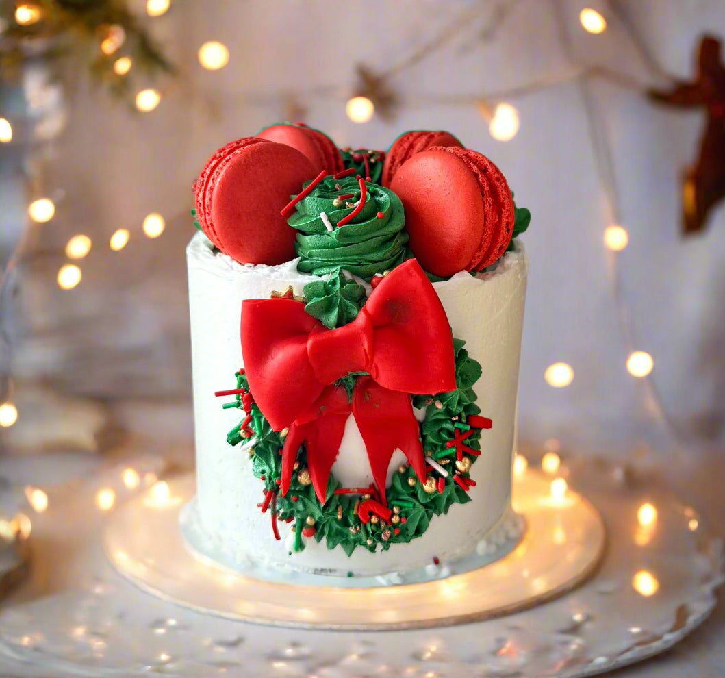 Christmas-Mini-Cake-with-Macarons-2024-Dodomarket-delivery-Mauritius_table