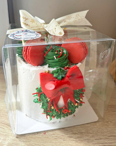 Christmas-Mini-Cake-with-Macarons-in-box-Dodomarket-delivery-Mauritius