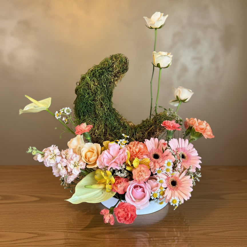 Crescent-Eid-mubarak-mixed-flowers-closer-DodoMarket-delivery-Mauritius