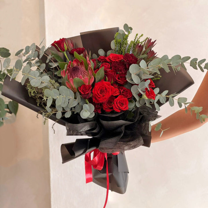 Crimson-Noir-Flower-Bouquet-in-hand-DodoMarket-delivery-Mauritius
