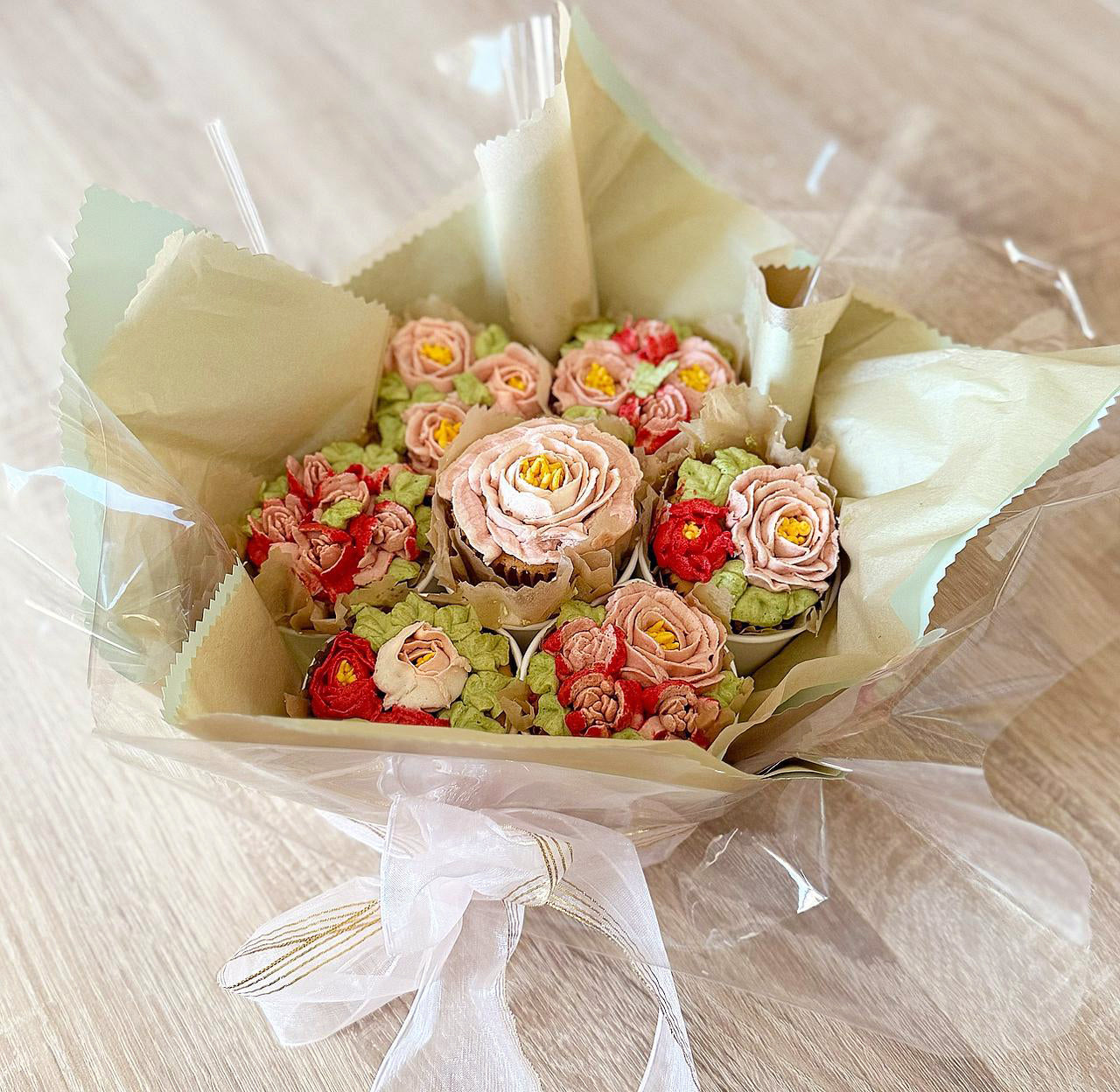Cupcake-Bouquet-Floral-Smaller-7-DodoMarket-delivery-Mauritius