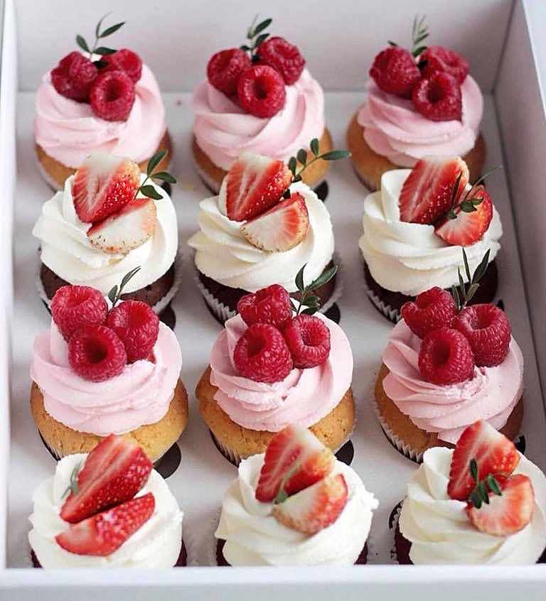 Cupcakes-Happy-Valentines-Day-fresh-Berries-Dodomarket-delivery-Mauritius