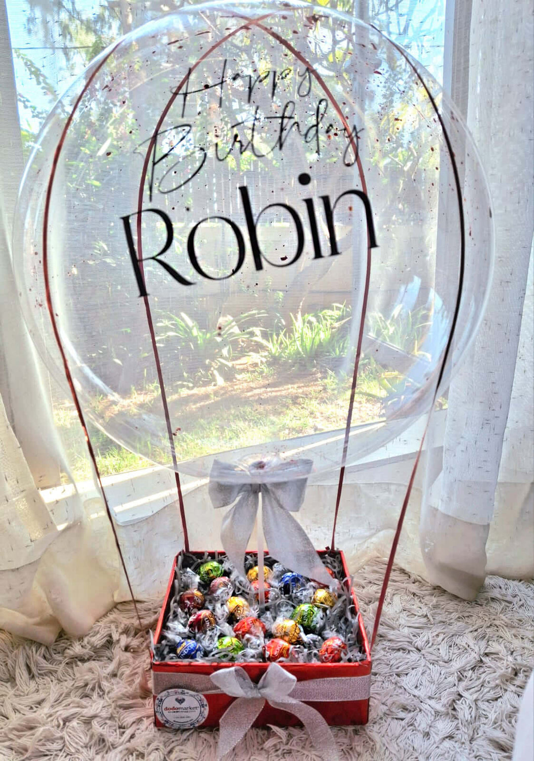 Customised-Balloon-golden-sweets-multicolor-Macarons-Chocolates-Box-DodoMarket-delivery-Mauritius
