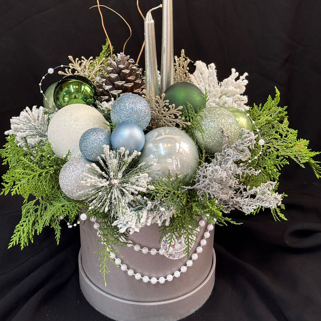 Enchanted-Winter-floral-composition-closer-DodoMarket-delivery-Mauritius