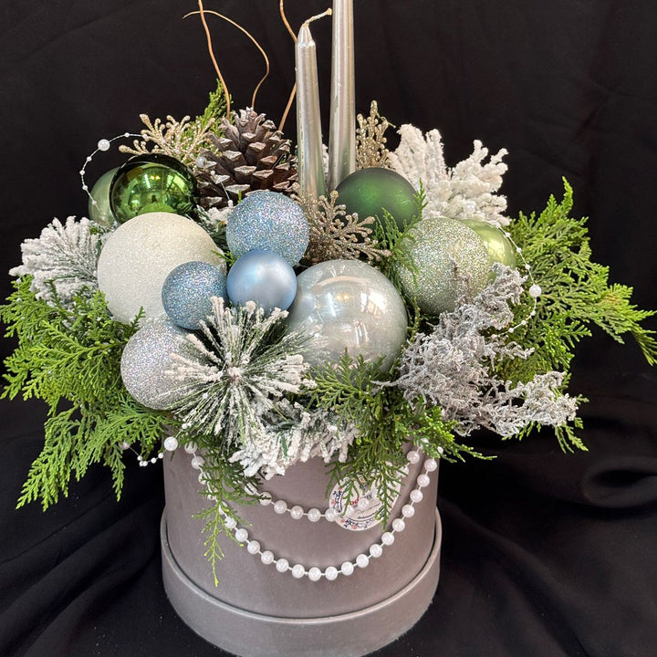 Enchanted-Winter-floral-composition-closer-DodoMarket-delivery-Mauritius