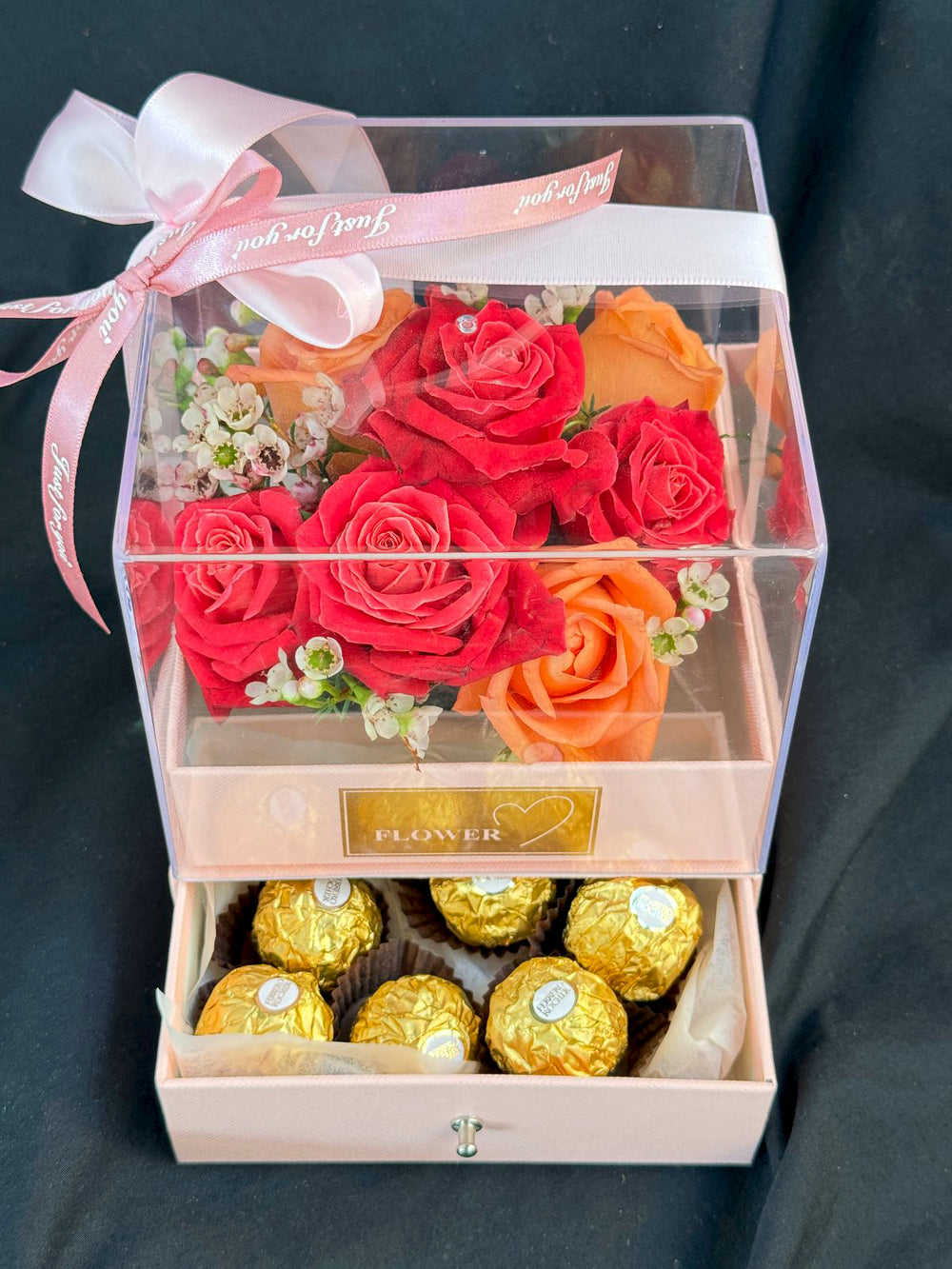 Enchantment-pink-roses-pink-Box-Ferrero-DodoMarket-delivery-Mauritius