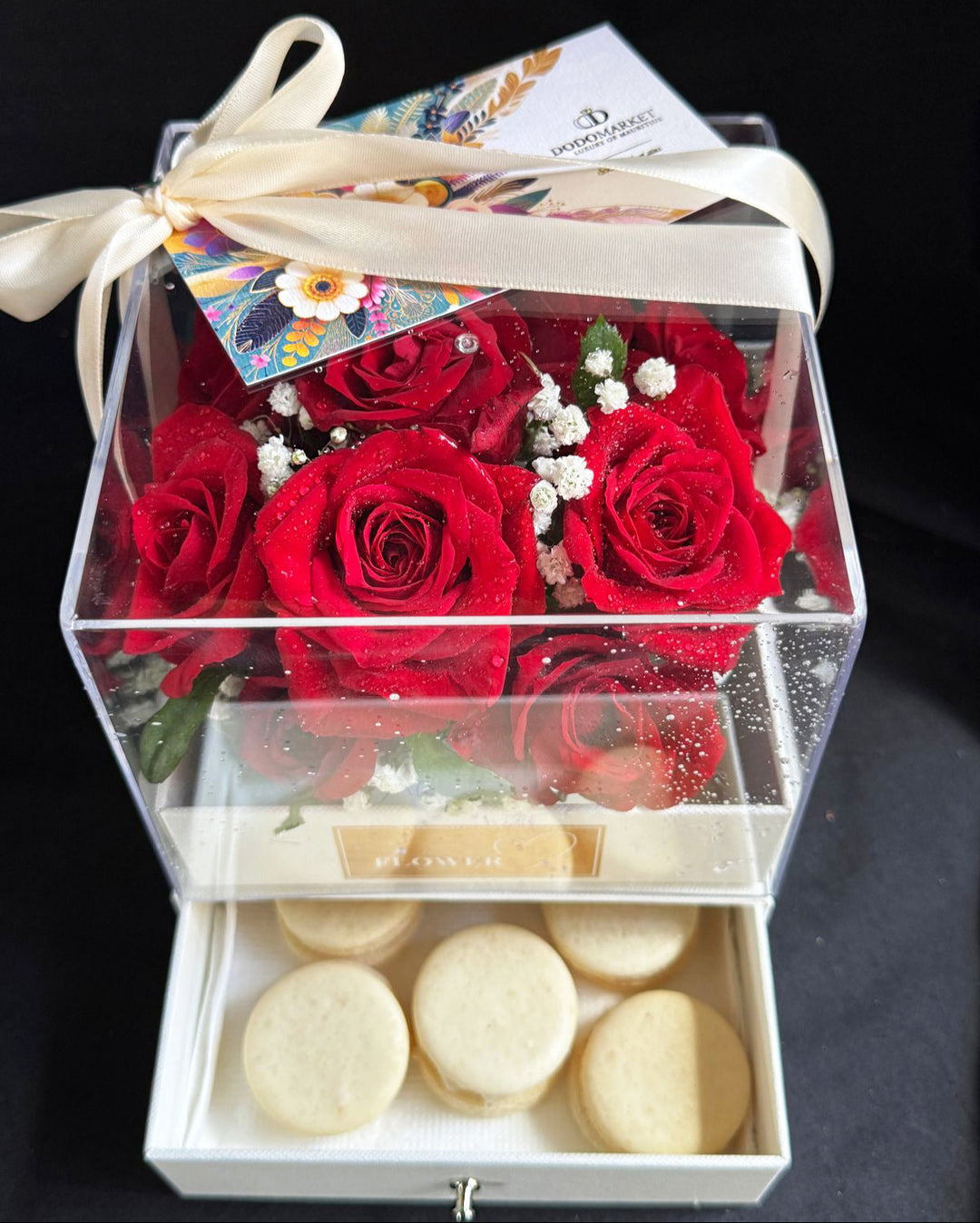 Enchantment-red-roses-white-Box-macarons-DodoMarket-delivery-Mauritius
