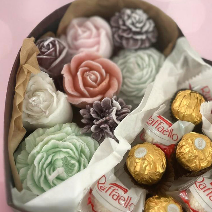 Floral-Candle-Heart-Box-Charlotte-Skin-closer-DodoMarket-delivery-Mauritius