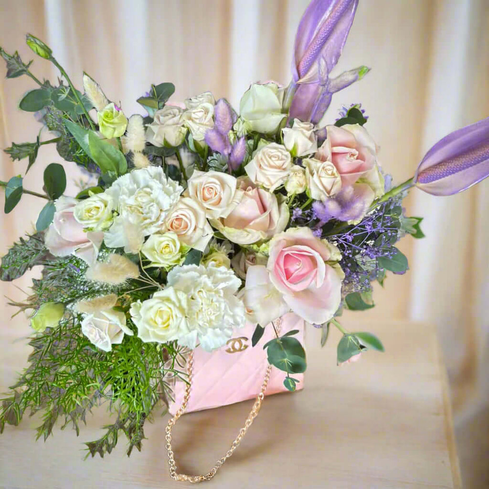 Flower-Bag-In-Style-pink-on-table-DodoMarket-delivery-Mauritius