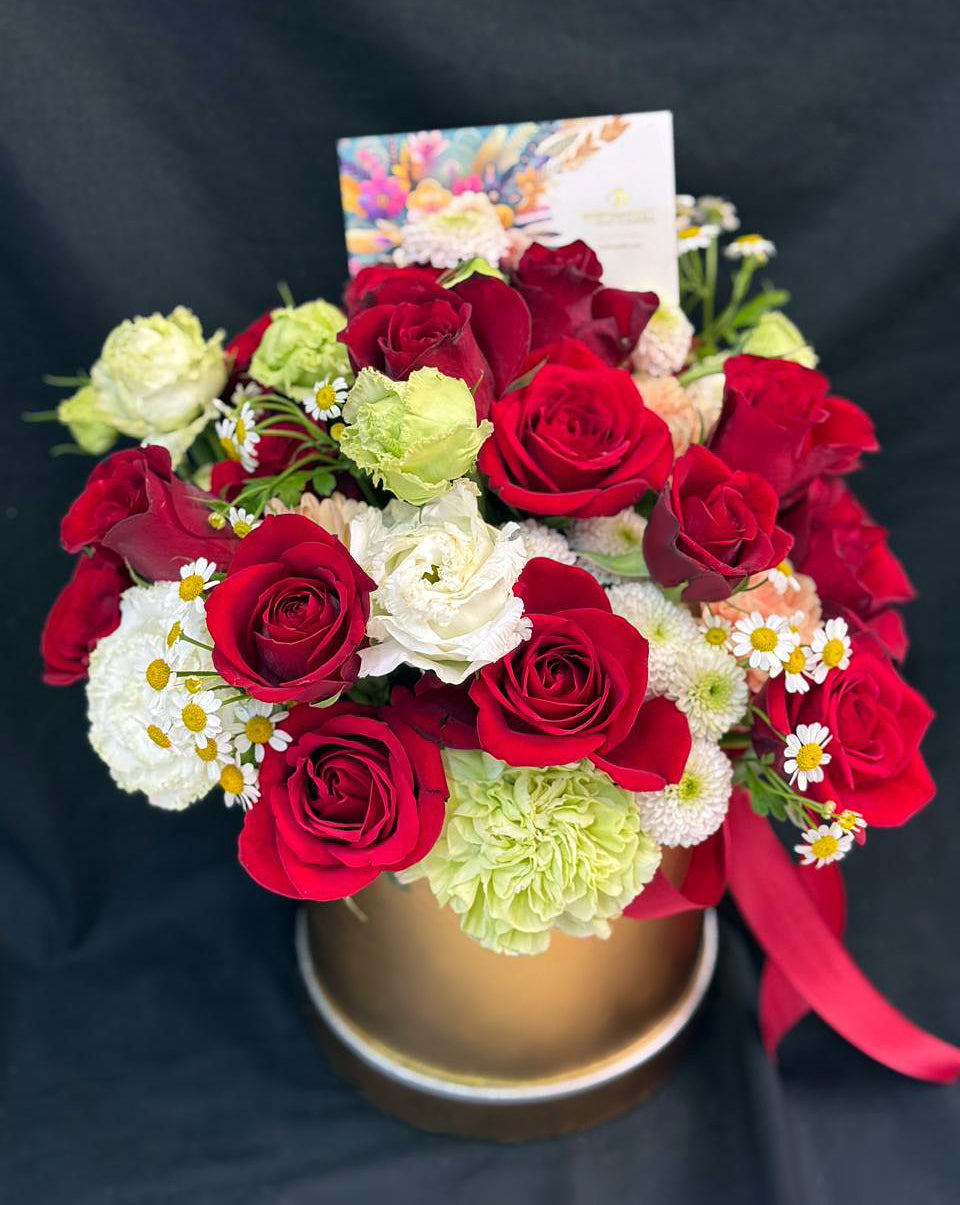 Flower-Box-Large-Red-mix-Golden-box-DodoMarket-Delivery-Mauritius