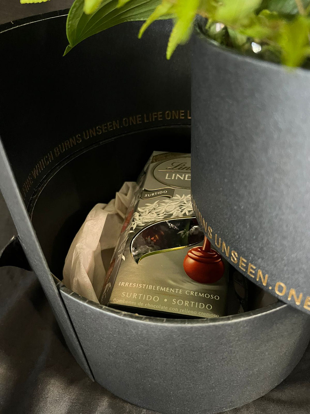 Flower-graphite-Box-with-Ferrero-chocolates-DodoMarket-Delivery-Mauritius