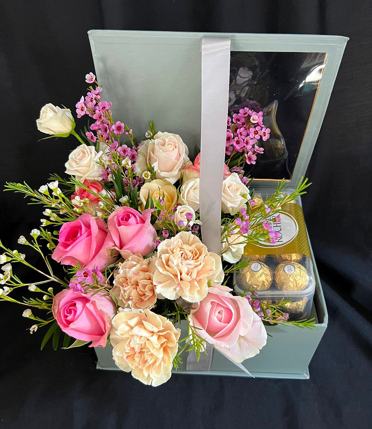 Flowers-Chocolates-grey-blue-Gift-Box-DodoMarket-delivery-Mauritius