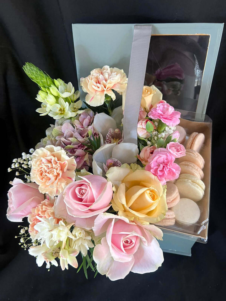 Flowers-Macarons-grey-blue-Gift-Box-DodoMarket-delivery-Mauritius