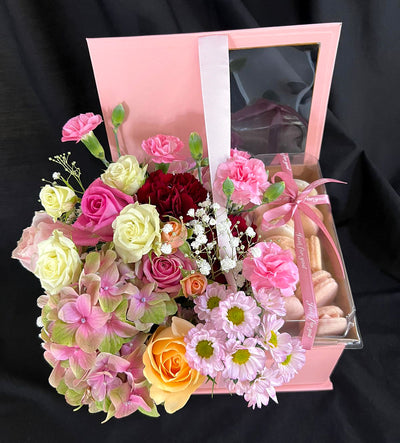 Flowers-Macarons-pink-Gift-Box-DodoMarket-delivery-Mauritius