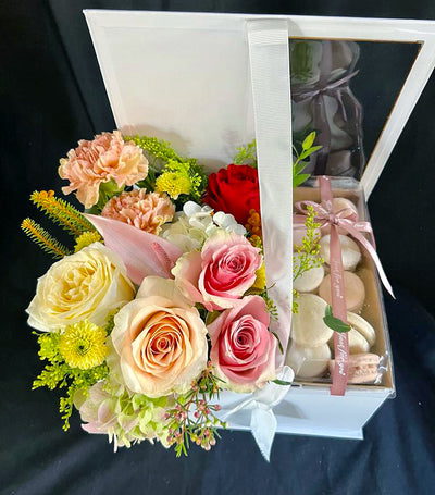Flowers-Macarons-square-open-Gift-Box-DodoMarket-delivery-Mauritius