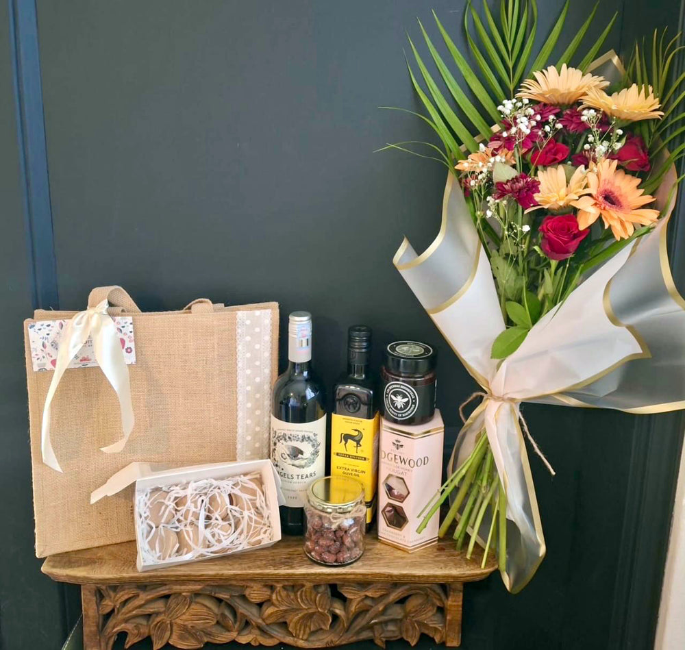 Flowers-and-Gourmet-food-hamper-in-bag-DodoMarket-delivery-Mauritius