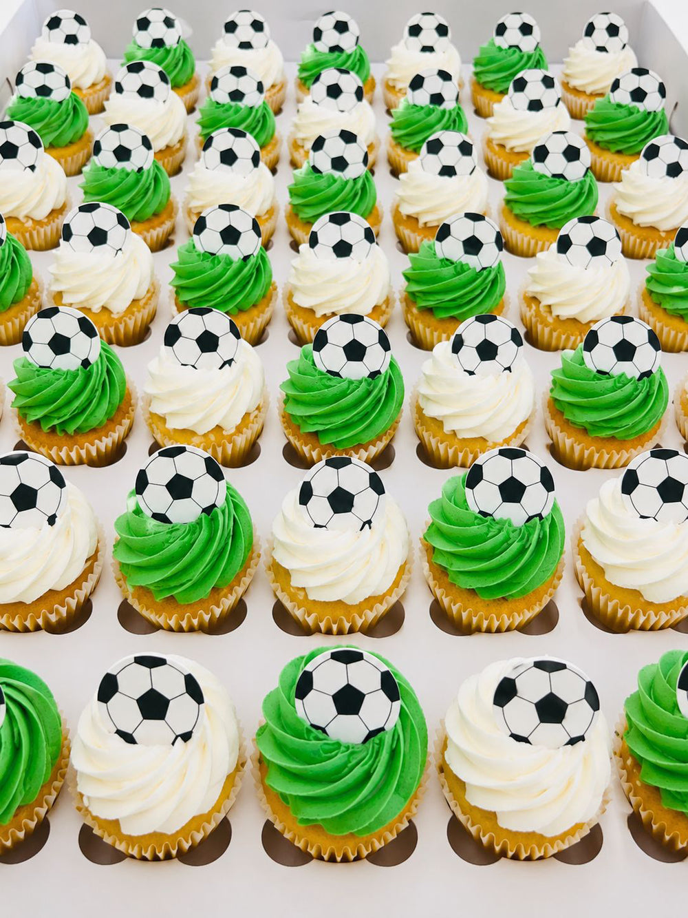 Football-Cupcakes-DodoMarket-delivery-Mauritius