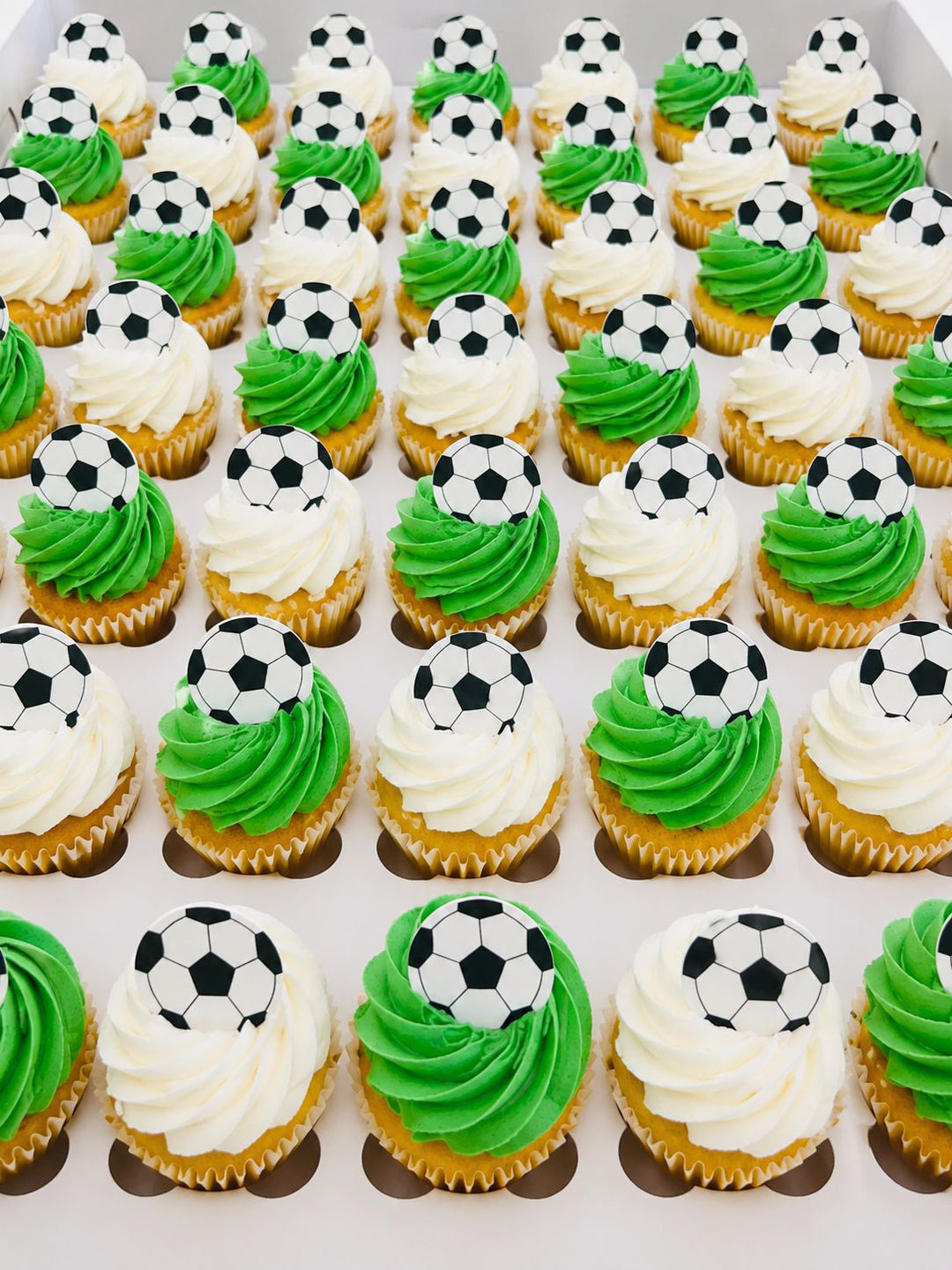 Football-Cupcakes-DodoMarket-delivery-Mauritius